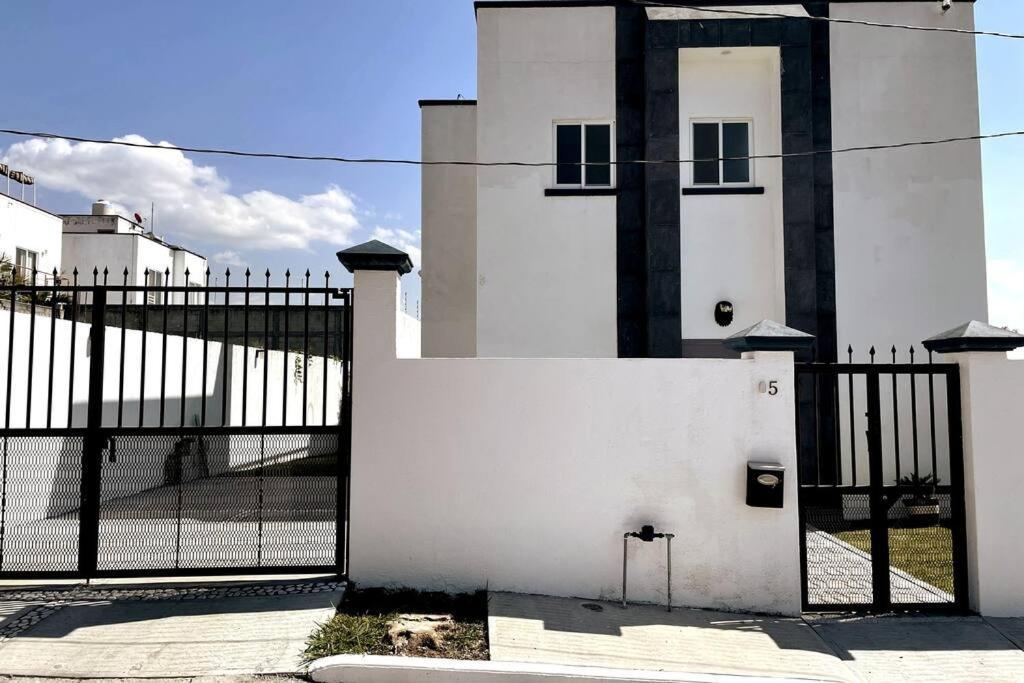トゥライヤカパン Casa Lychaヴィラ エクステリア 写真